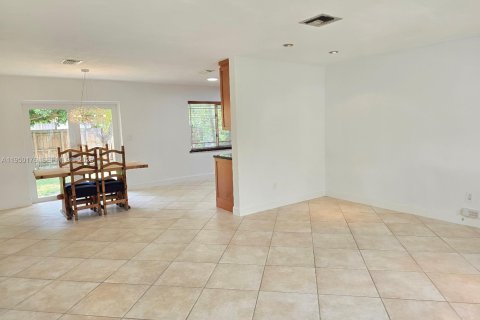 Снять в аренду виллу или дом в Майами, Флорида 3 спальни, 109.25м2, № 2006025 - фото 6