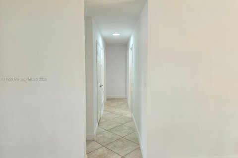 Снять в аренду виллу или дом в Майами, Флорида 3 спальни, 109.25м2, № 2006025 - фото 11