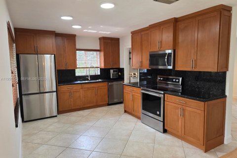 Снять в аренду виллу или дом в Майами, Флорида 3 спальни, 109.25м2, № 2006025 - фото 9