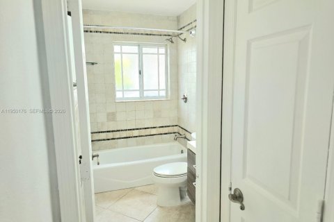 Снять в аренду виллу или дом в Майами, Флорида 3 спальни, 109.25м2, № 2006025 - фото 12