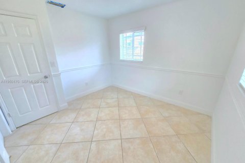 Снять в аренду виллу или дом в Майами, Флорида 3 спальни, 109.25м2, № 2006025 - фото 15