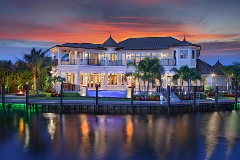 House in Palm Beach Gardens, Florida 5 bedrooms, 684.6 sq.m. № 2081939