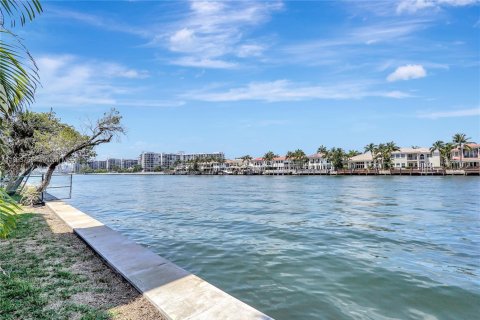 Condo in Hollywood, Florida, 1 bedroom № 1946038 - photo 18