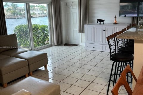 Condo in Hollywood, Florida, 1 bedroom № 1946038 - photo 8