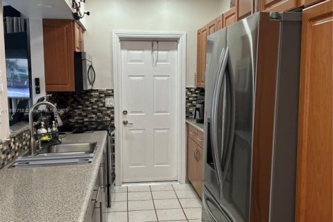 Condo in Hollywood, Florida, 1 bedroom № 1946038 - photo 14