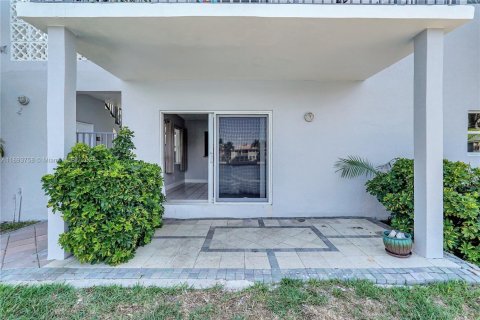 Condo in Hollywood, Florida, 1 bedroom № 1946038 - photo 3