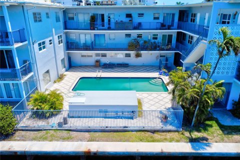Condo in Hollywood, Florida, 1 bedroom № 1946038 - photo 24