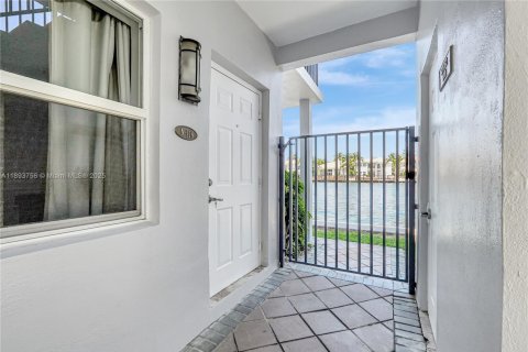 Condo in Hollywood, Florida, 1 bedroom № 1946038 - photo 5