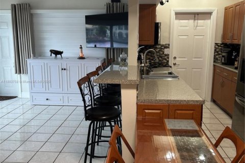 Condo in Hollywood, Florida, 1 bedroom № 1946038 - photo 15