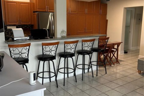 Condo in Hollywood, Florida, 1 bedroom № 1946038 - photo 9