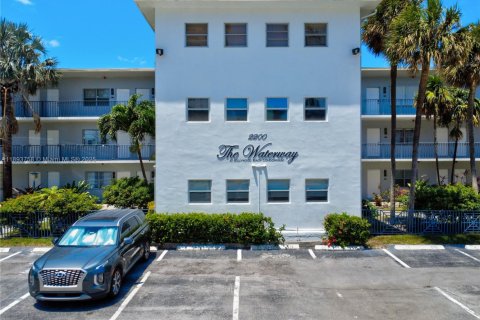 Condo in Hollywood, Florida, 1 bedroom № 1946038 - photo 28