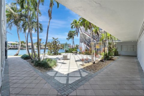 Condo in Hollywood, Florida, 1 bedroom № 1946038 - photo 26