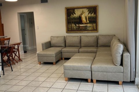 Condo in Hollywood, Florida, 1 bedroom № 1946038 - photo 10