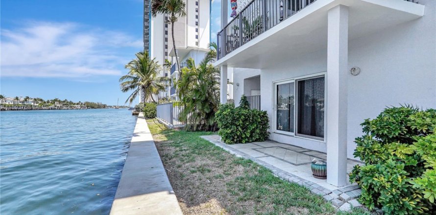 Condo in Hollywood, Florida, 1 bedroom № 1946038