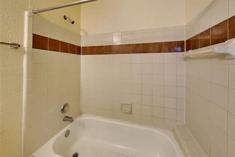 Apartamento en alquiler en Orlando, Florida, 2 dormitorios, 89.28 m2 № 1873863 - foto 12