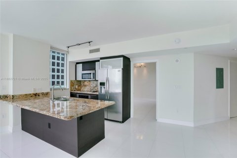 Condominio en alquiler en Miami, Florida, 2 dormitorios, 106.47 m2 № 1895277 - foto 7