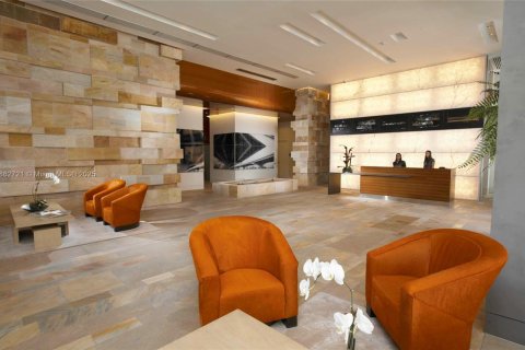 Condominio en alquiler en Miami, Florida, 2 dormitorios, 106.47 m2 № 1895277 - foto 12