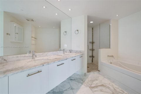 Condominio en alquiler en Miami, Florida, 2 dormitorios, 106.47 m2 № 1895277 - foto 9