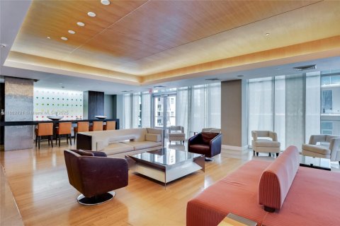 Condominio en alquiler en Miami, Florida, 2 dormitorios, 106.47 m2 № 1895277 - foto 13