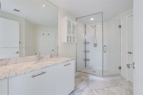 Condominio en alquiler en Miami, Florida, 2 dormitorios, 106.47 m2 № 1895277 - foto 11