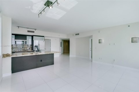 Condominio en alquiler en Miami, Florida, 2 dormitorios, 106.47 m2 № 1895277 - foto 6