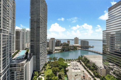 Condominio en alquiler en Miami, Florida, 2 dormitorios, 106.47 m2 № 1895277 - foto 1