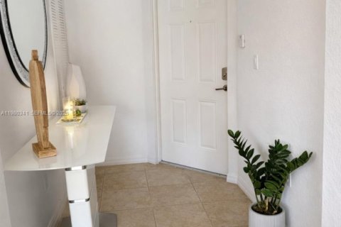Condo in Doral, Florida, 3 bedrooms  № 2043688 - photo 2