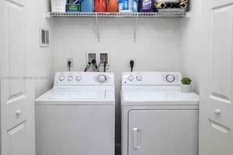 Condo in Doral, Florida, 3 bedrooms  № 2043688 - photo 8