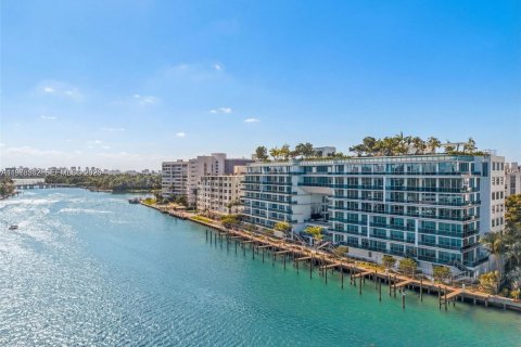 Condominio en Bay Harbor Islands, Florida, 2 dormitorios  № 2034083
