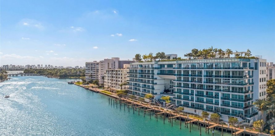 Condominio en Bay Harbor Islands, Florida, 2 dormitorios  № 2034083