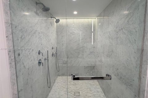 Condominio en venta en Bay Harbor Islands, Florida, 2 dormitorios, 139.63 m2 № 2034083 - foto 17