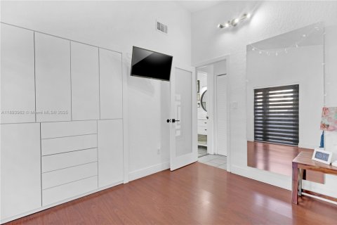 Casa en venta en Miami, Florida, 3 dormitorios, 128.02 m2 № 1946054 - foto 26
