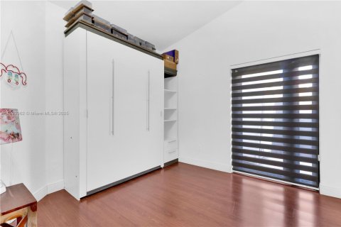 Casa en venta en Miami, Florida, 3 dormitorios, 128.02 m2 № 1946054 - foto 25