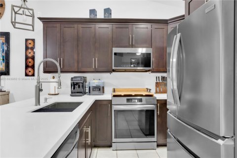 Casa en venta en Miami, Florida, 3 dormitorios, 128.02 m2 № 1946054 - foto 12