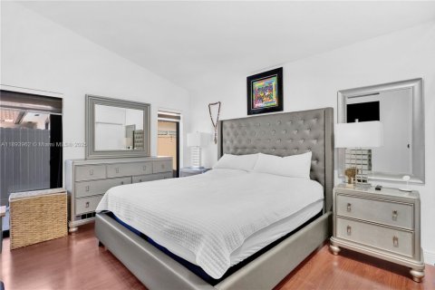 Casa en venta en Miami, Florida, 3 dormitorios, 128.02 m2 № 1946054 - foto 15