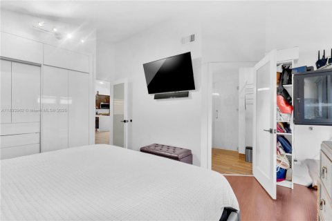 Casa en venta en Miami, Florida, 3 dormitorios, 128.02 m2 № 1946054 - foto 17