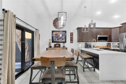 Casa en venta en Miami, Florida, 3 dormitorios, 128.02 m2 № 1946054 - foto 9