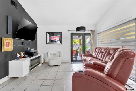 Casa en venta en Miami, Florida, 3 dormitorios, 128.02 m2 № 1946054 - foto 6
