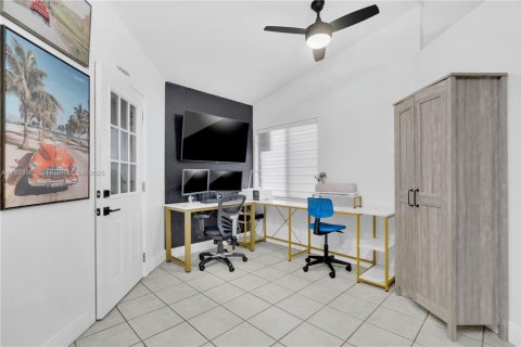 Casa en venta en Miami, Florida, 3 dormitorios, 128.02 m2 № 1946054 - foto 14