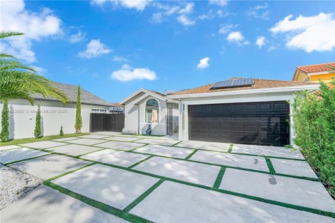 Casa en venta en Miami, Florida, 3 dormitorios, 128.02 m2 № 1946054 - foto 1