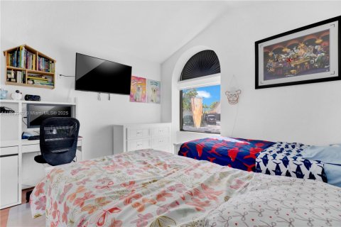 Casa en venta en Miami, Florida, 3 dormitorios, 128.02 m2 № 1946054 - foto 24