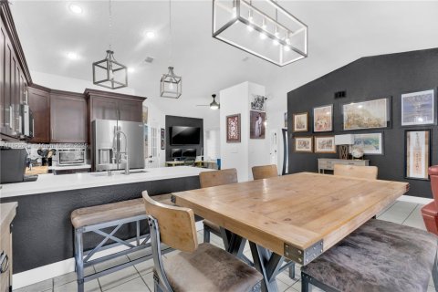 Casa en venta en Miami, Florida, 3 dormitorios, 128.02 m2 № 1946054 - foto 10