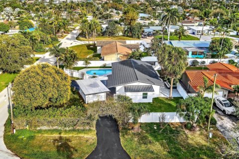 House in Deerfield Beach, Florida 3 bedrooms, 139.63 sq.m. № 1002630 - photo 1