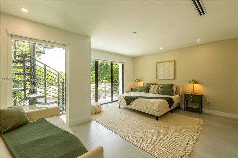 House in Miami-Dade, Florida 3 bedrooms, 213.68 sq.m. № 2044421 - photo 27