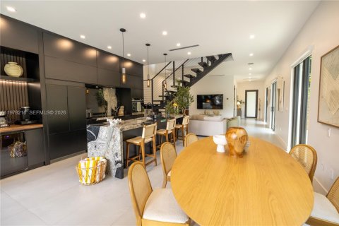 House in Miami-Dade, Florida 3 bedrooms, 213.68 sq.m. № 2044421 - photo 6