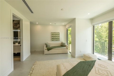 House in Miami-Dade, Florida 3 bedrooms, 213.68 sq.m. № 2044421 - photo 29