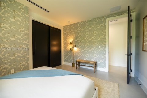 House in Miami-Dade, Florida 3 bedrooms, 213.68 sq.m. № 2044421 - photo 22