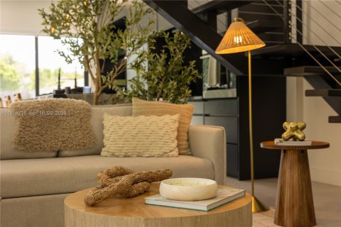 House in Miami-Dade, Florida 3 bedrooms, 213.68 sq.m. № 2044421 - photo 4