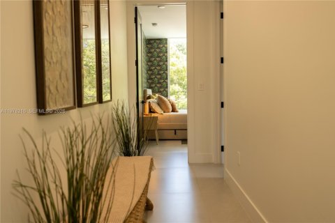 House in Miami-Dade, Florida 3 bedrooms, 213.68 sq.m. № 2044421 - photo 15