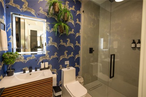 House in Miami-Dade, Florida 3 bedrooms, 213.68 sq.m. № 2044421 - photo 13